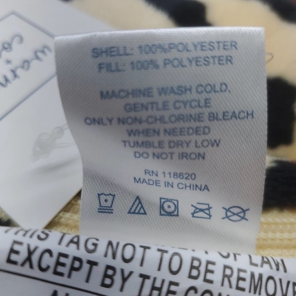 Warm & Cozy - NWT - Leopard Plush Sherpa Sleeping Bag With Built in Pillow - Picture 6 of 6